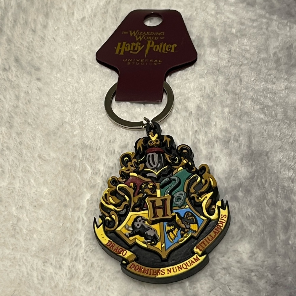 Harry Potter Hogwarts Crest Keychain